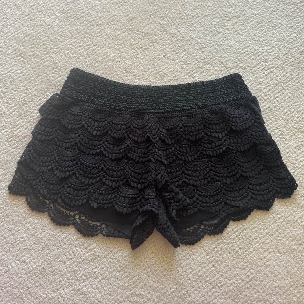 Lace scalloped shorts